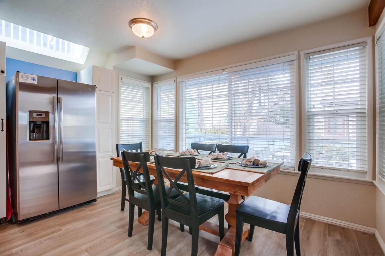 Ormond Oasis - Large Private Patio, Washerdryer, Pet Friendly & Steps2sand! Holiday home *